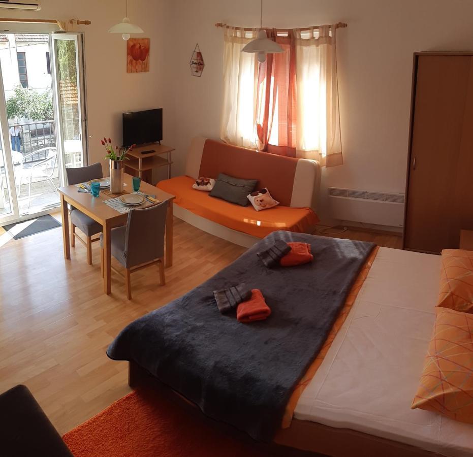 Apartments Lans Vodice Esterno foto
